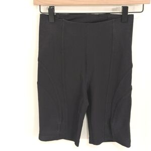 Lululemon Women's Black Ribbed Yoga Shorts Size 4 Athletic Biker Compression